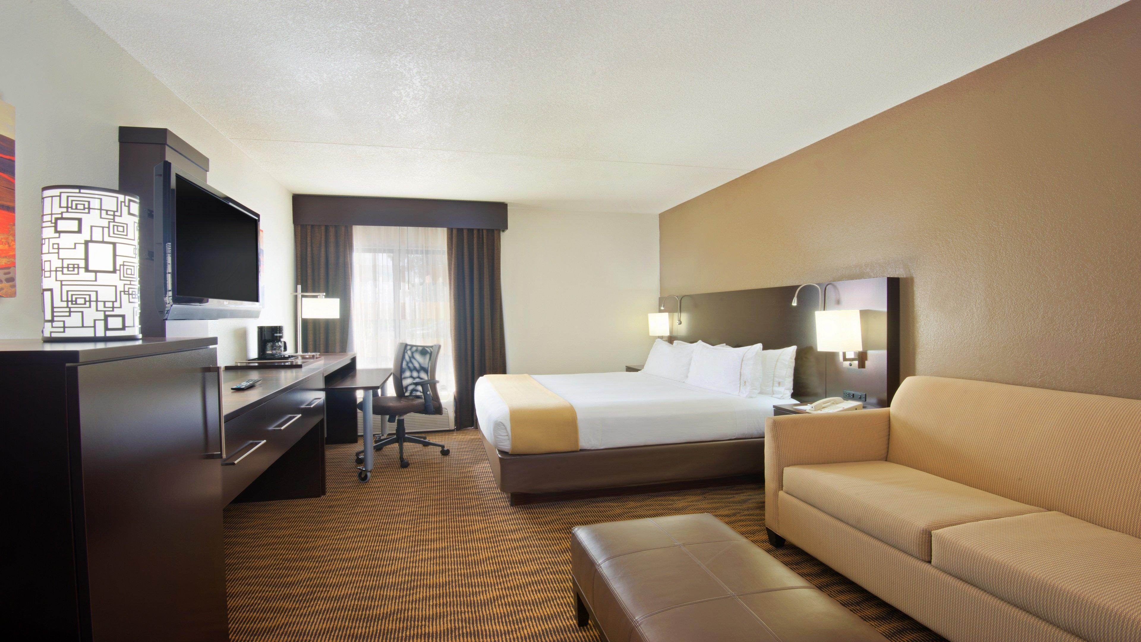 Holiday Inn Express Hotel & Suites Colby By Ihg Bagian luar foto
