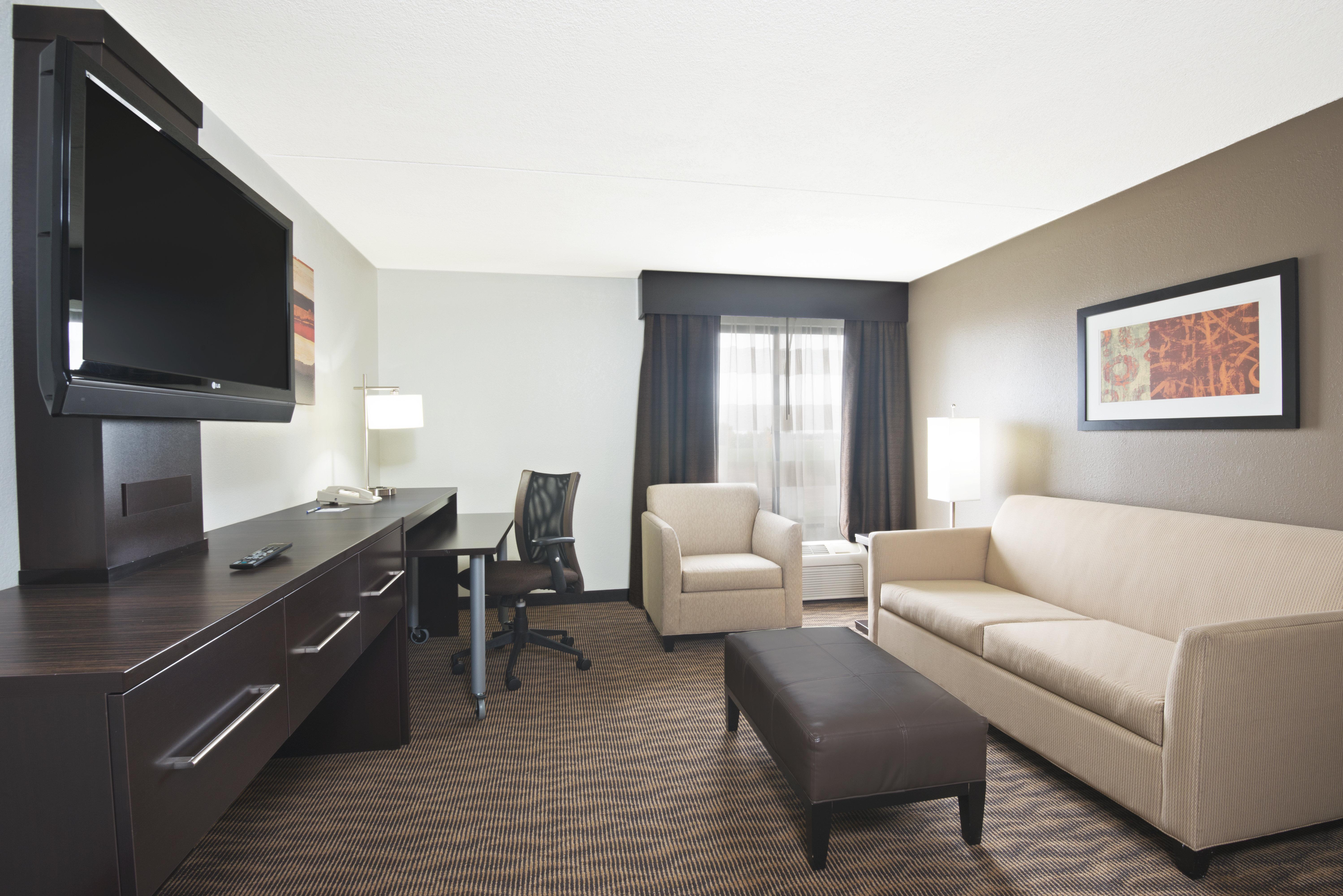 Holiday Inn Express Hotel & Suites Colby By Ihg Bagian luar foto