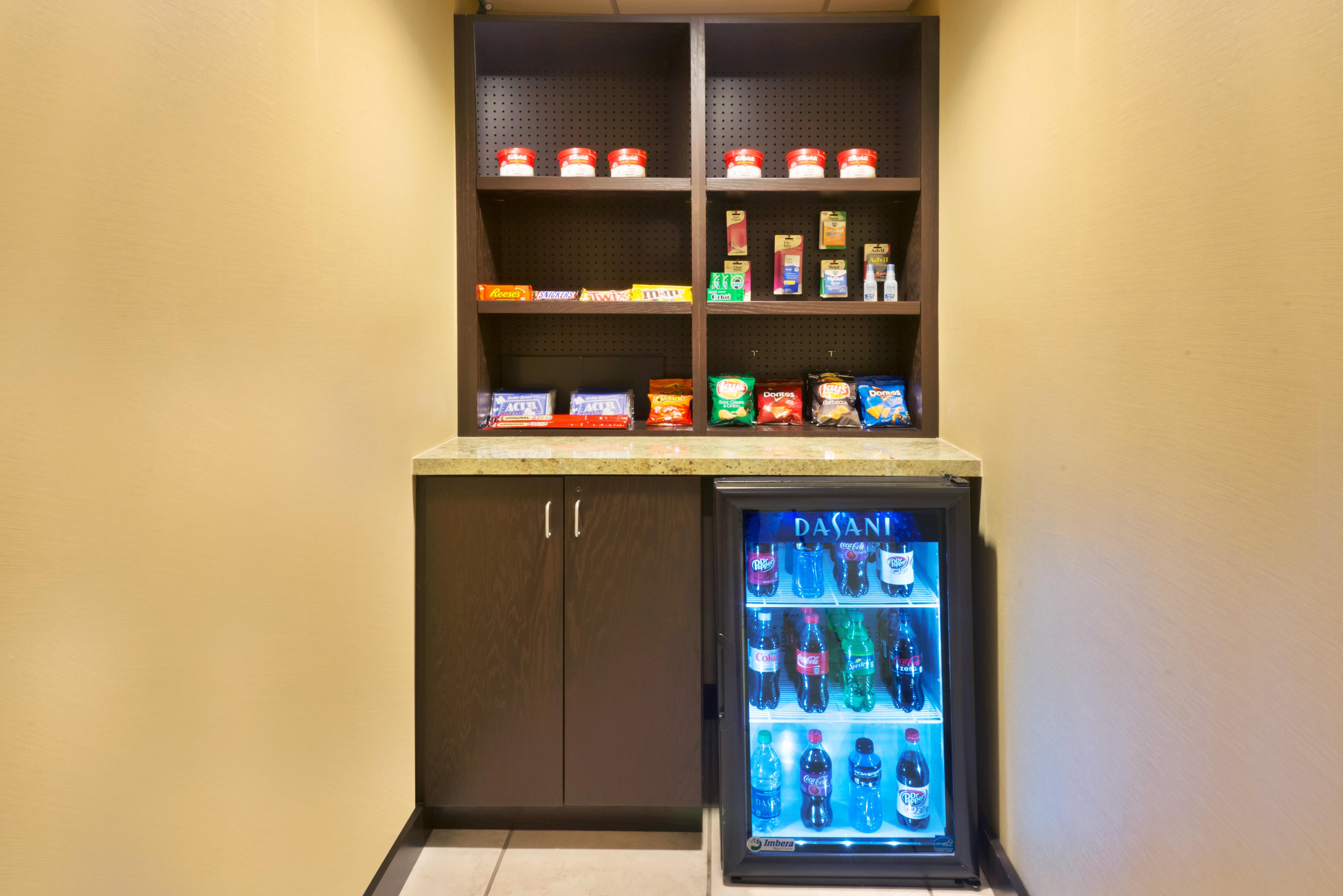 Holiday Inn Express Hotel & Suites Colby By Ihg Bagian luar foto