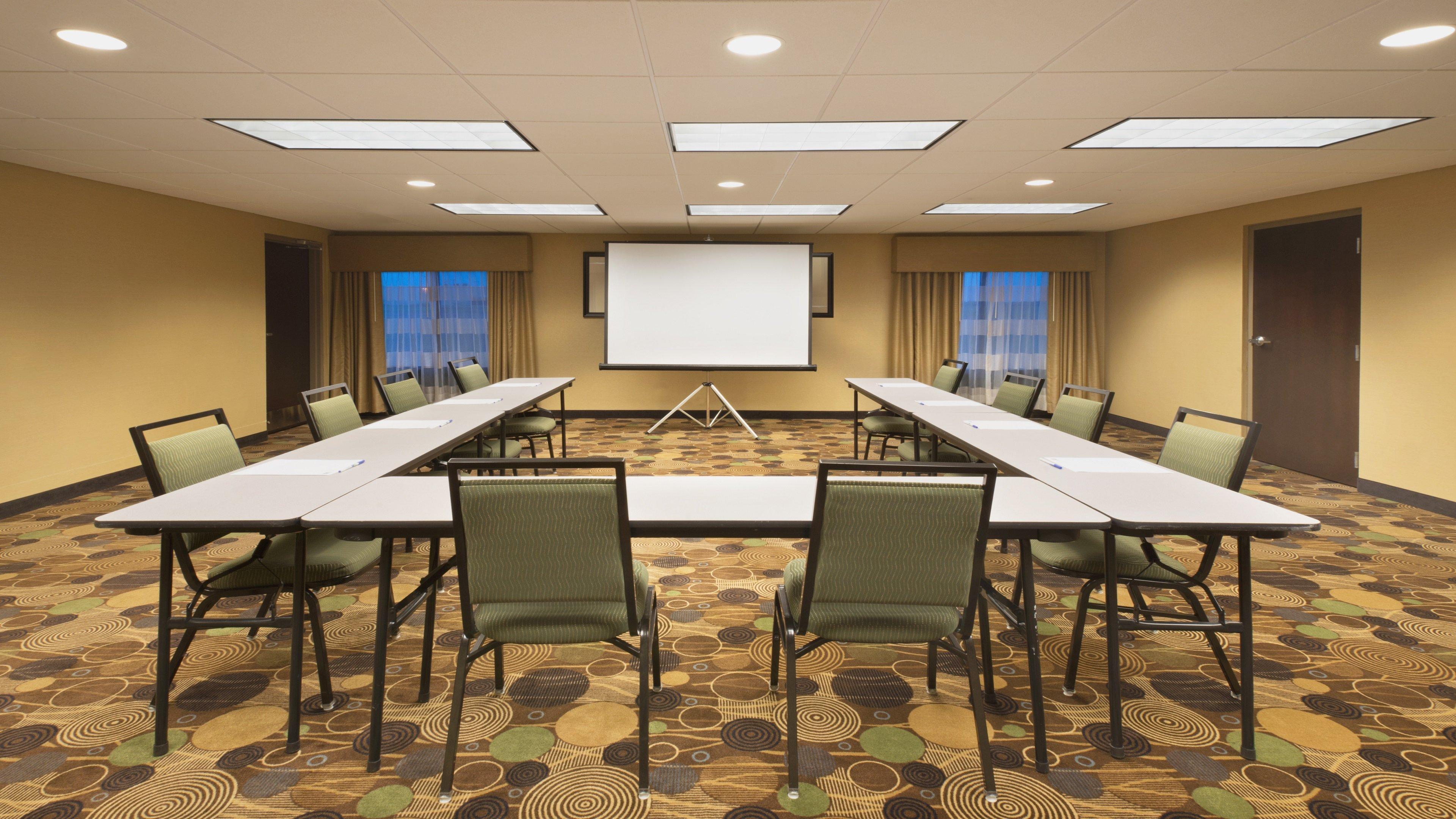 Holiday Inn Express Hotel & Suites Colby By Ihg Bagian luar foto