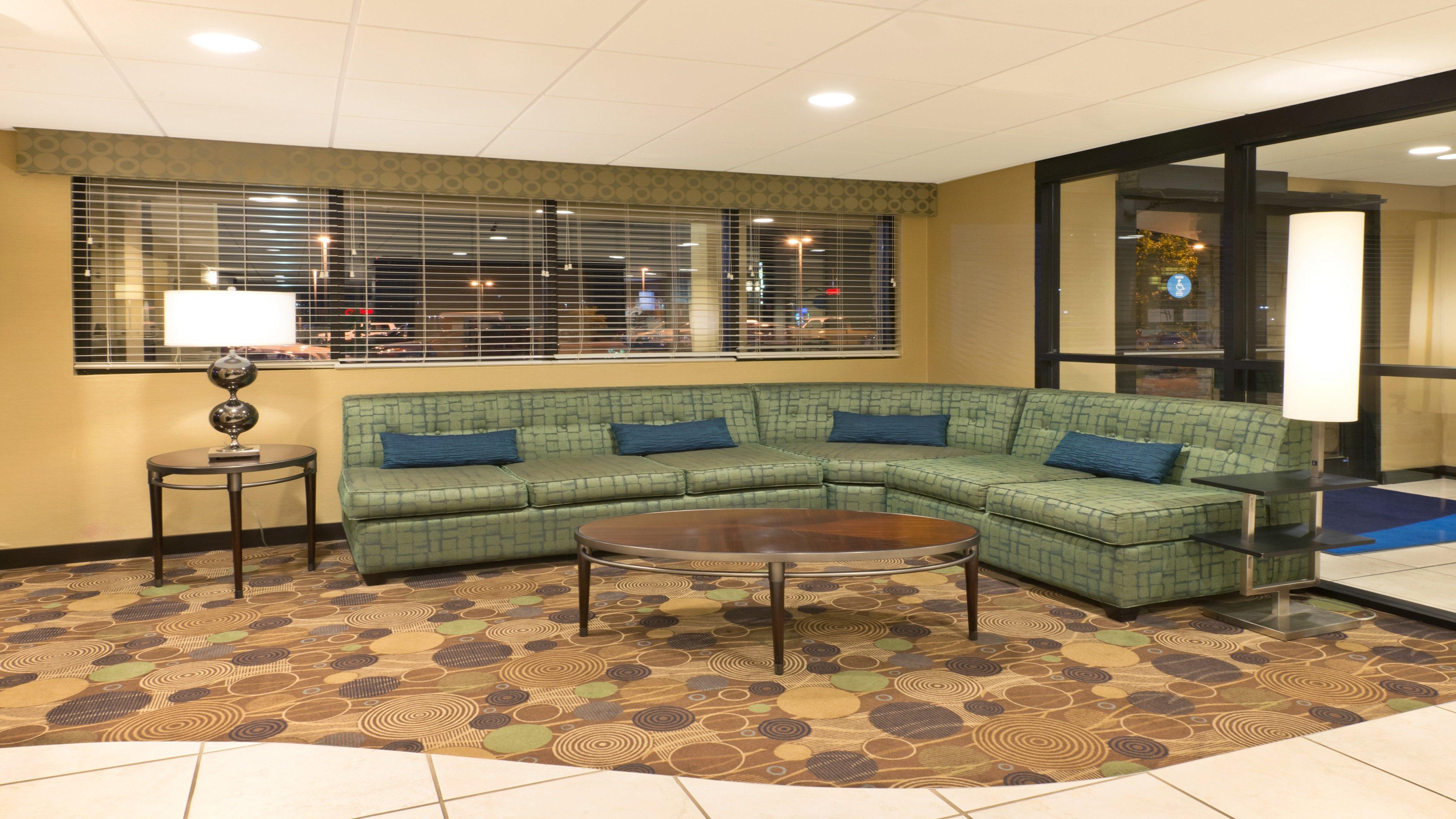 Holiday Inn Express Hotel & Suites Colby By Ihg Bagian luar foto
