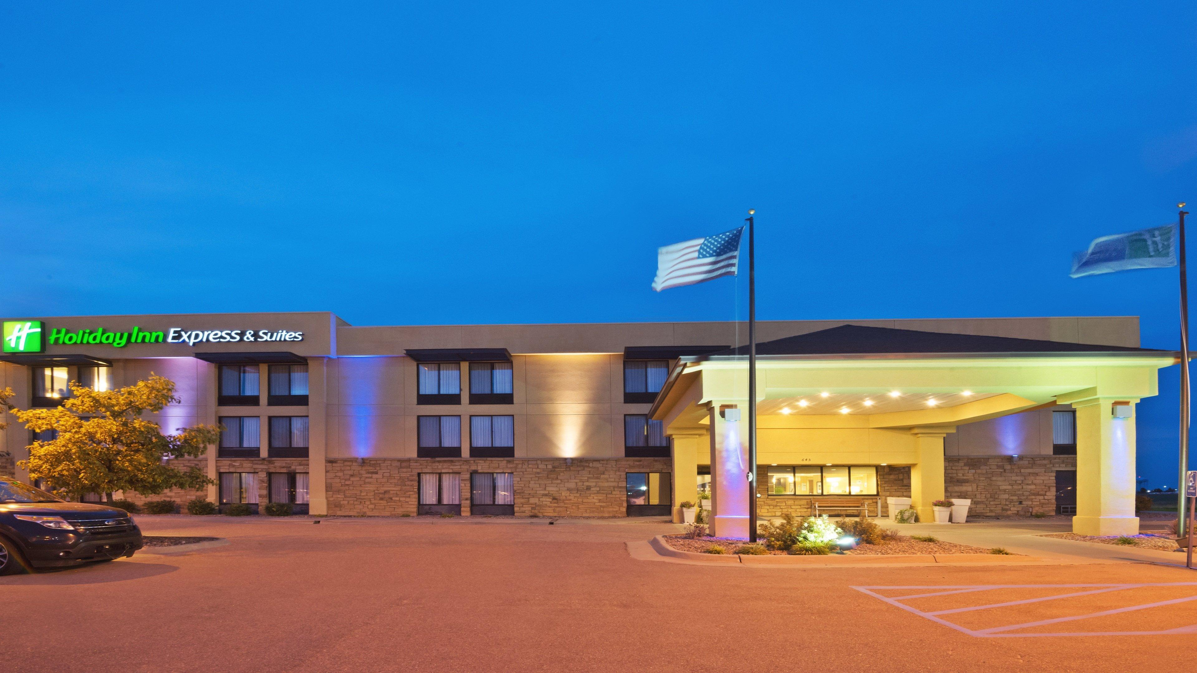 Holiday Inn Express Hotel & Suites Colby By Ihg Bagian luar foto