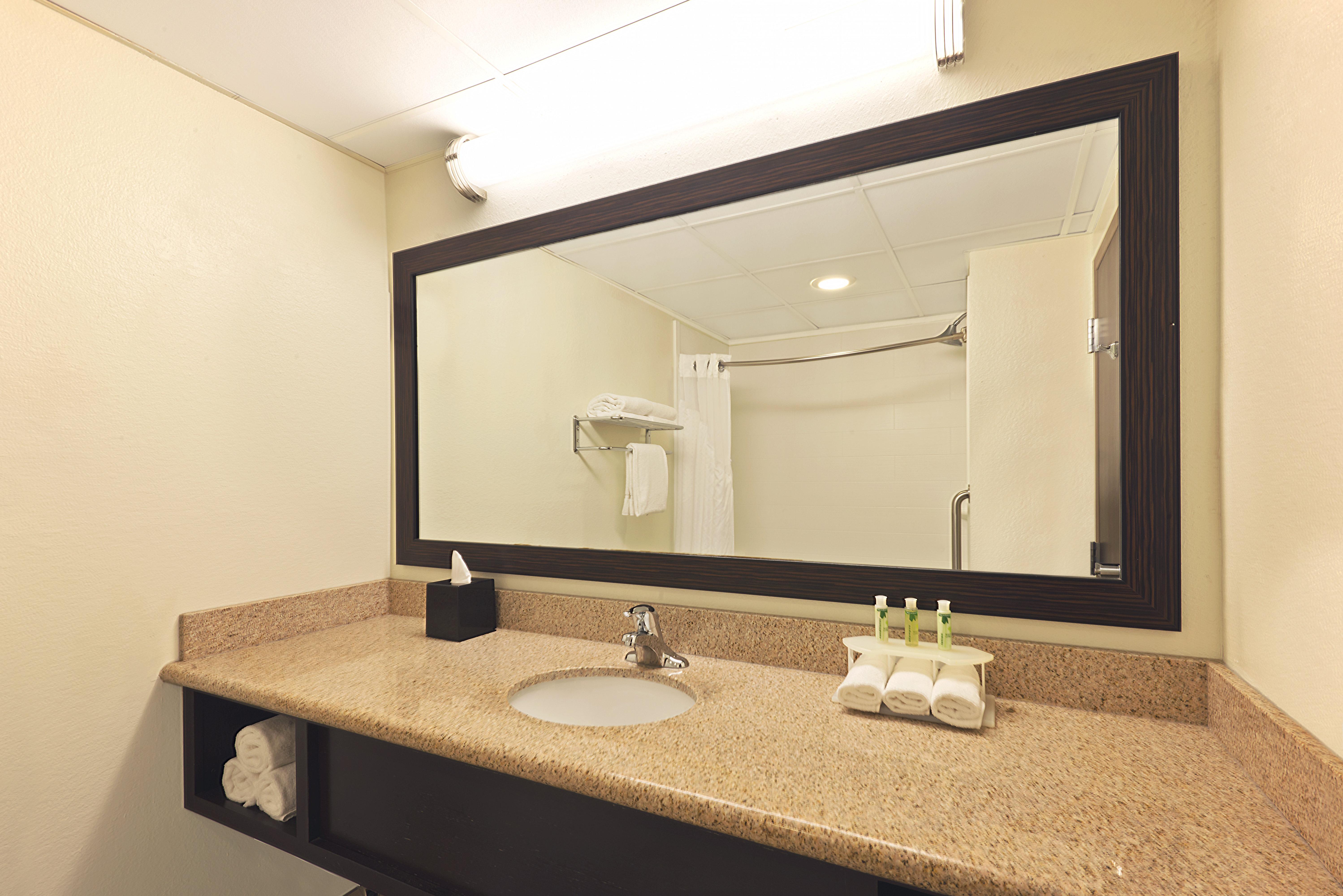 Holiday Inn Express Hotel & Suites Colby, An Ihg Hotel Bagian luar foto