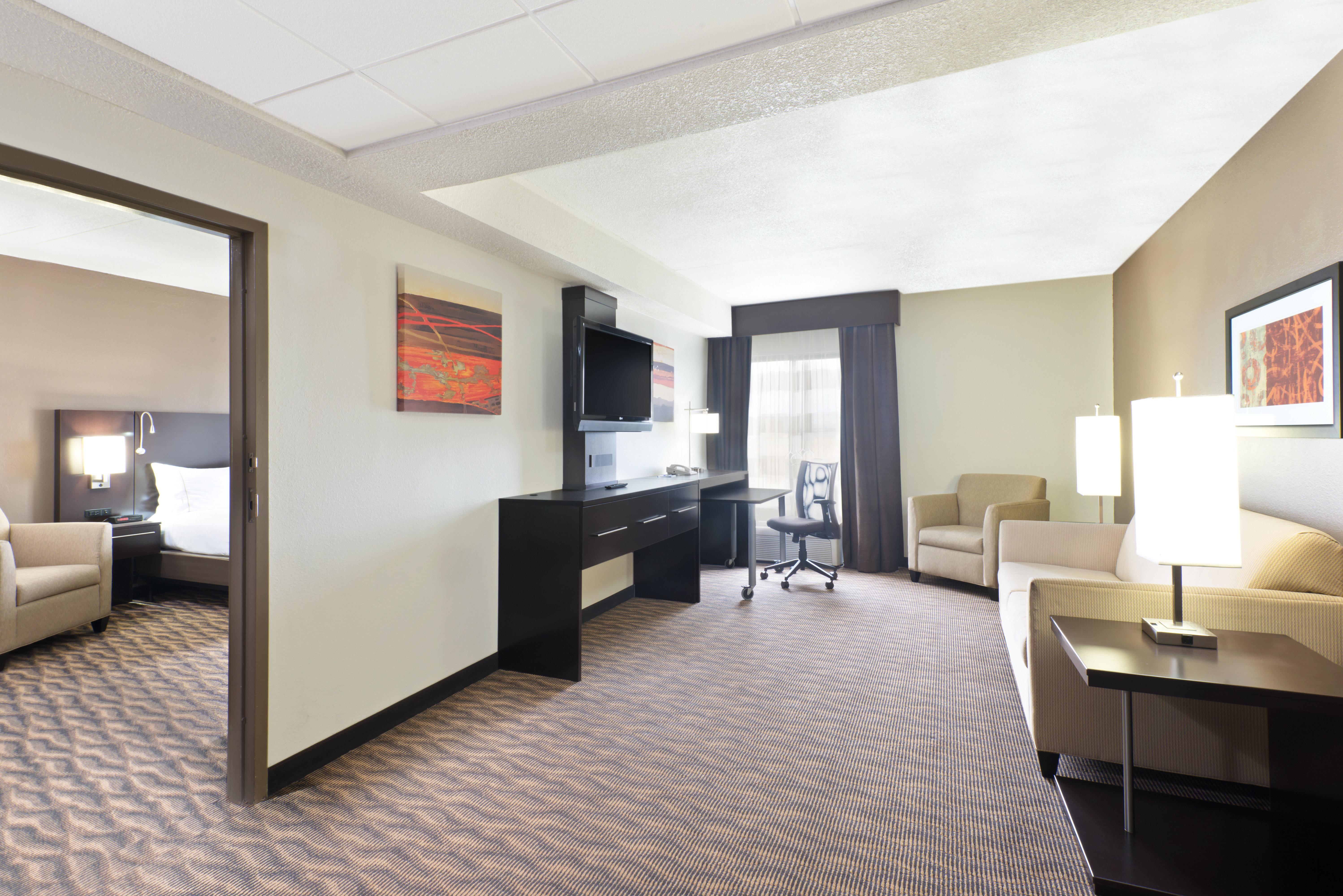 Holiday Inn Express Hotel & Suites Colby By Ihg Bagian luar foto