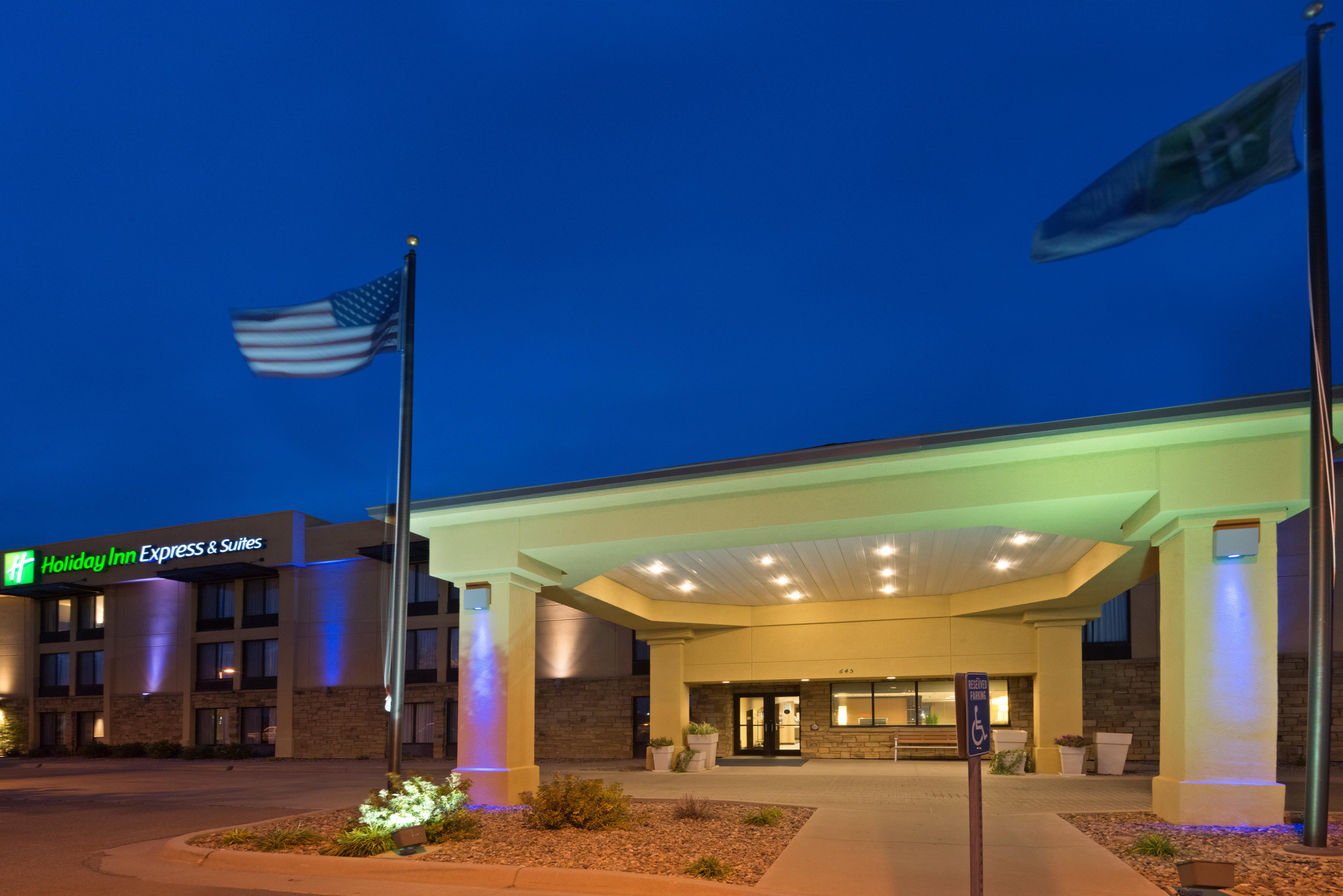 Holiday Inn Express Hotel & Suites Colby By Ihg Bagian luar foto