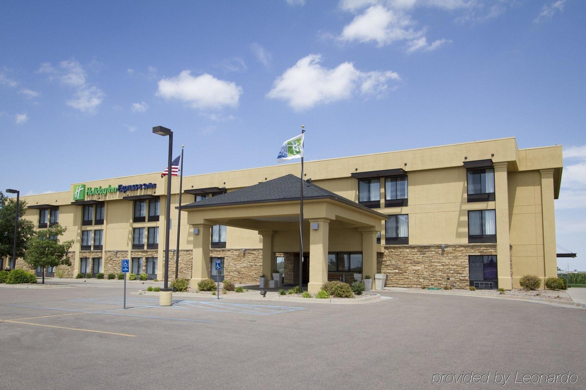 Holiday Inn Express Hotel & Suites Colby By Ihg Bagian luar foto