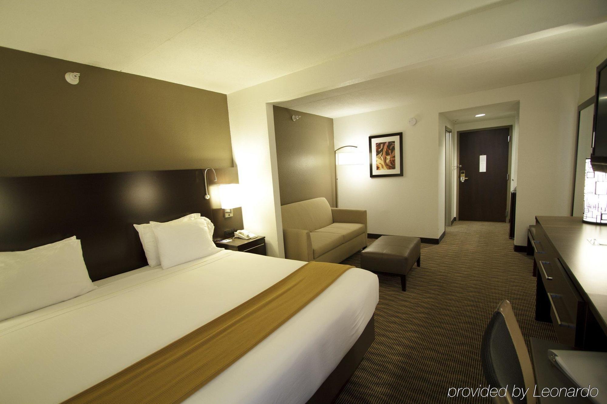 Holiday Inn Express Hotel & Suites Colby By Ihg Bagian luar foto