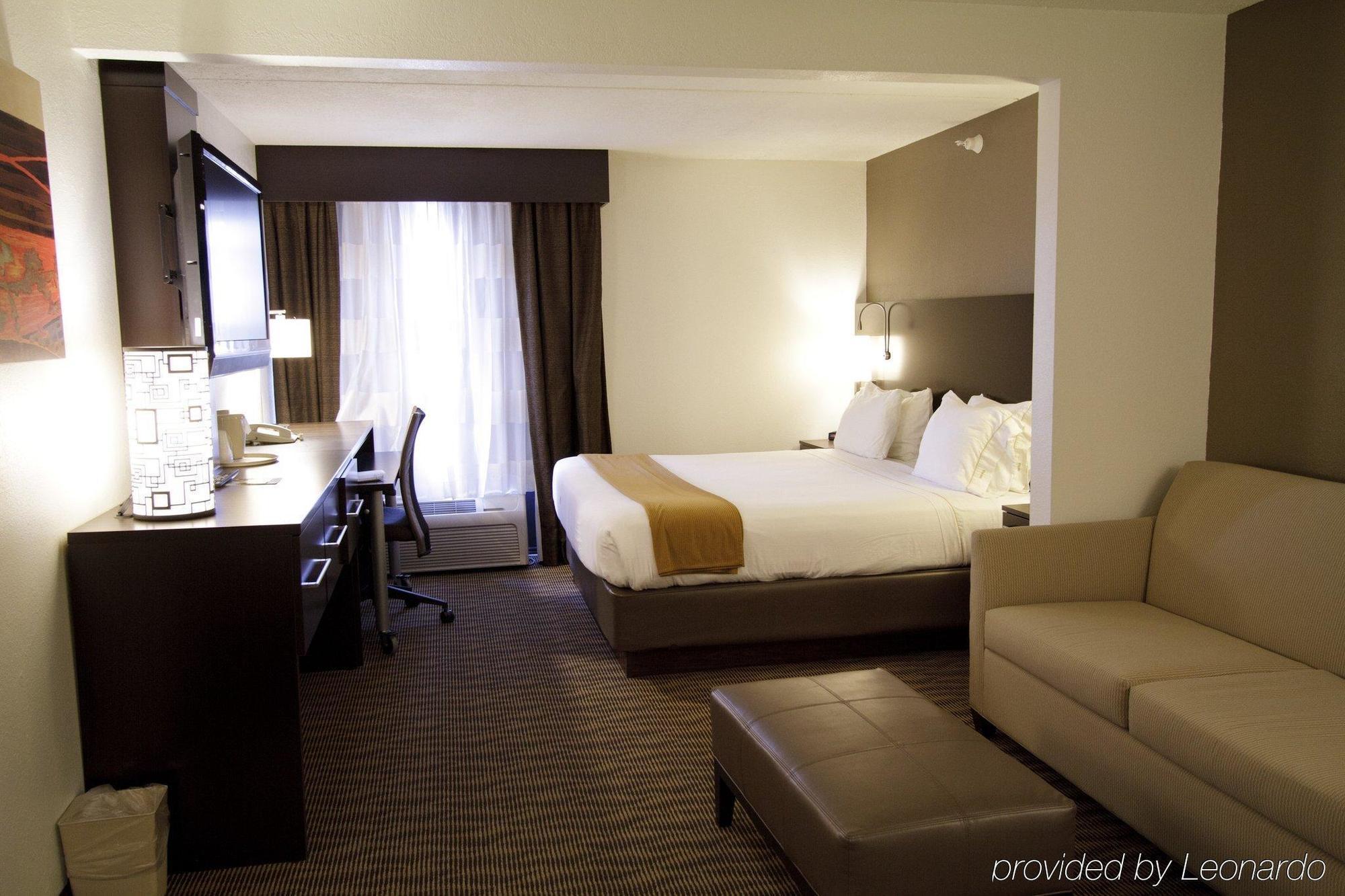 Holiday Inn Express Hotel & Suites Colby, An Ihg Hotel Bagian luar foto