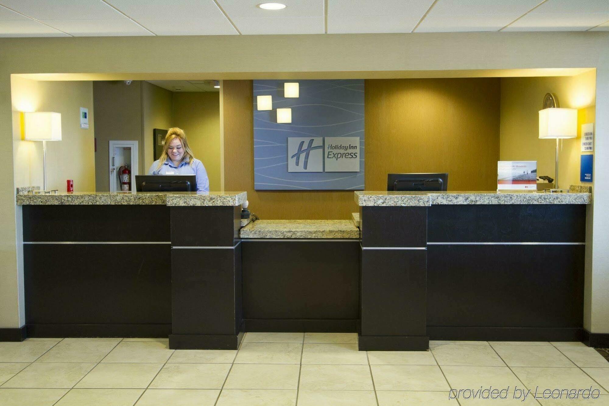 Holiday Inn Express Hotel & Suites Colby By Ihg Bagian luar foto