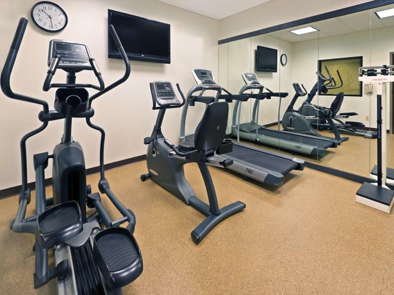 Holiday Inn Express Hotel & Suites Colby By Ihg Bagian luar foto