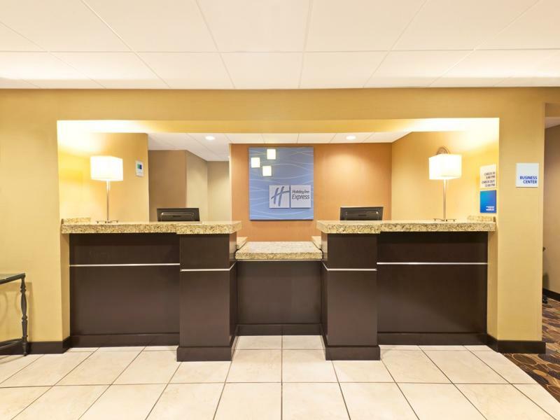 Holiday Inn Express Hotel & Suites Colby By Ihg Bagian luar foto
