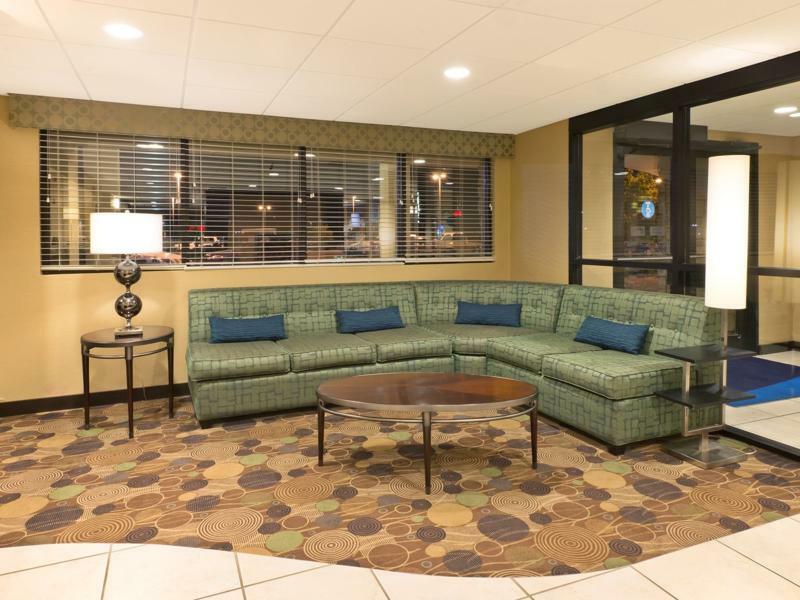 Holiday Inn Express Hotel & Suites Colby By Ihg Bagian luar foto
