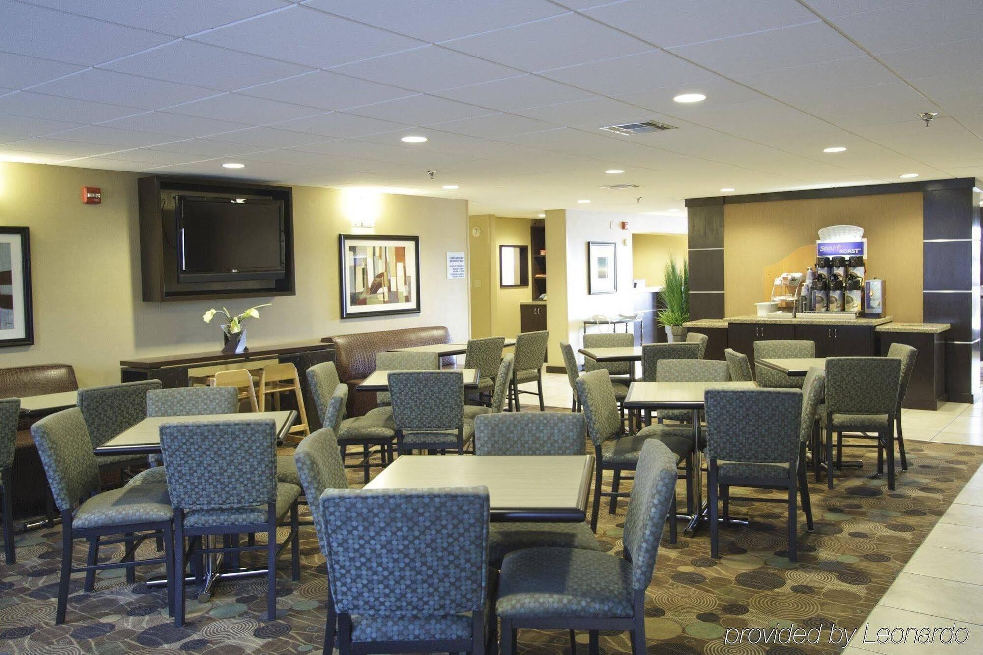 Holiday Inn Express Hotel & Suites Colby By Ihg Bagian luar foto