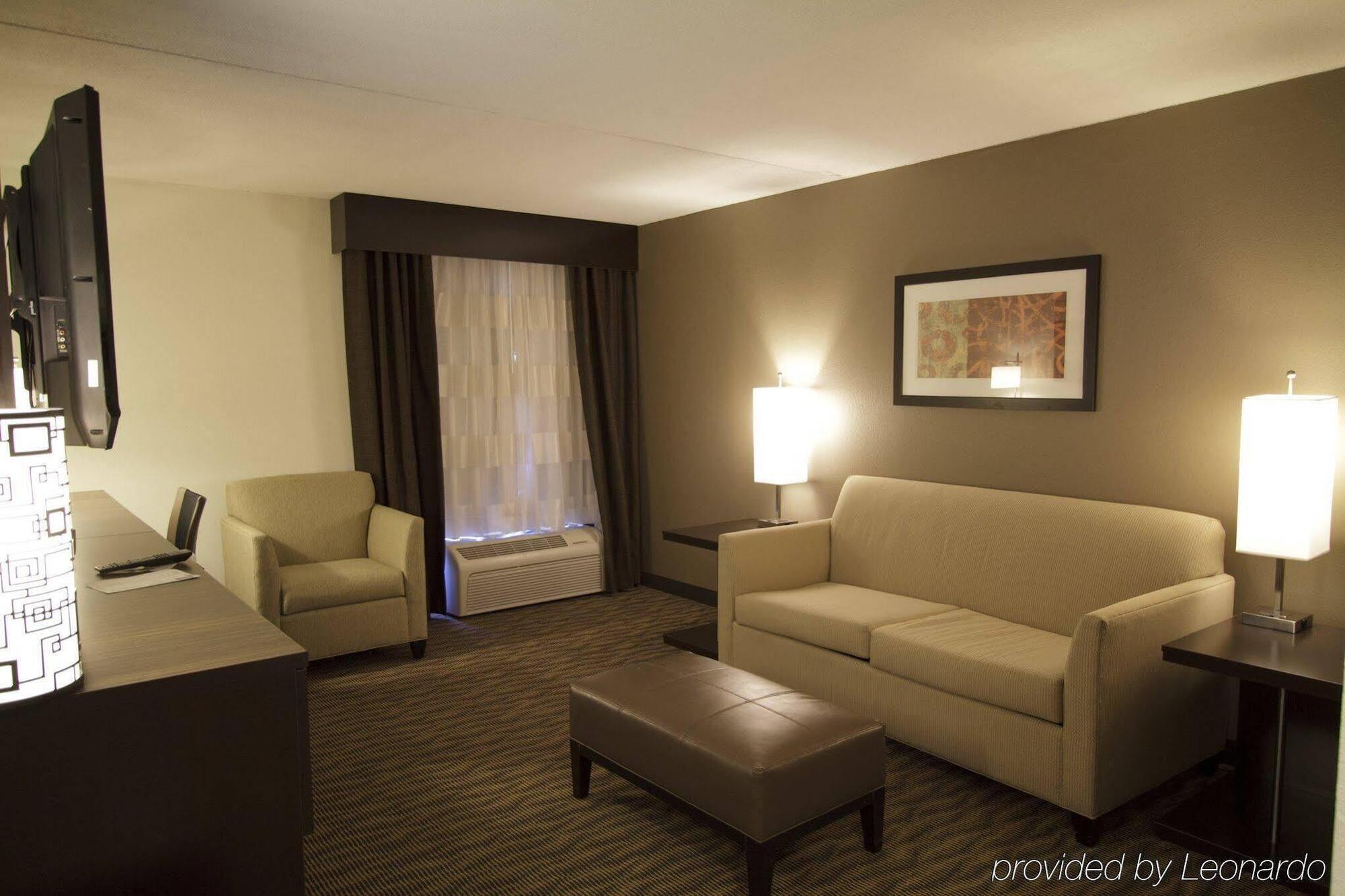 Holiday Inn Express Hotel & Suites Colby By Ihg Bagian luar foto
