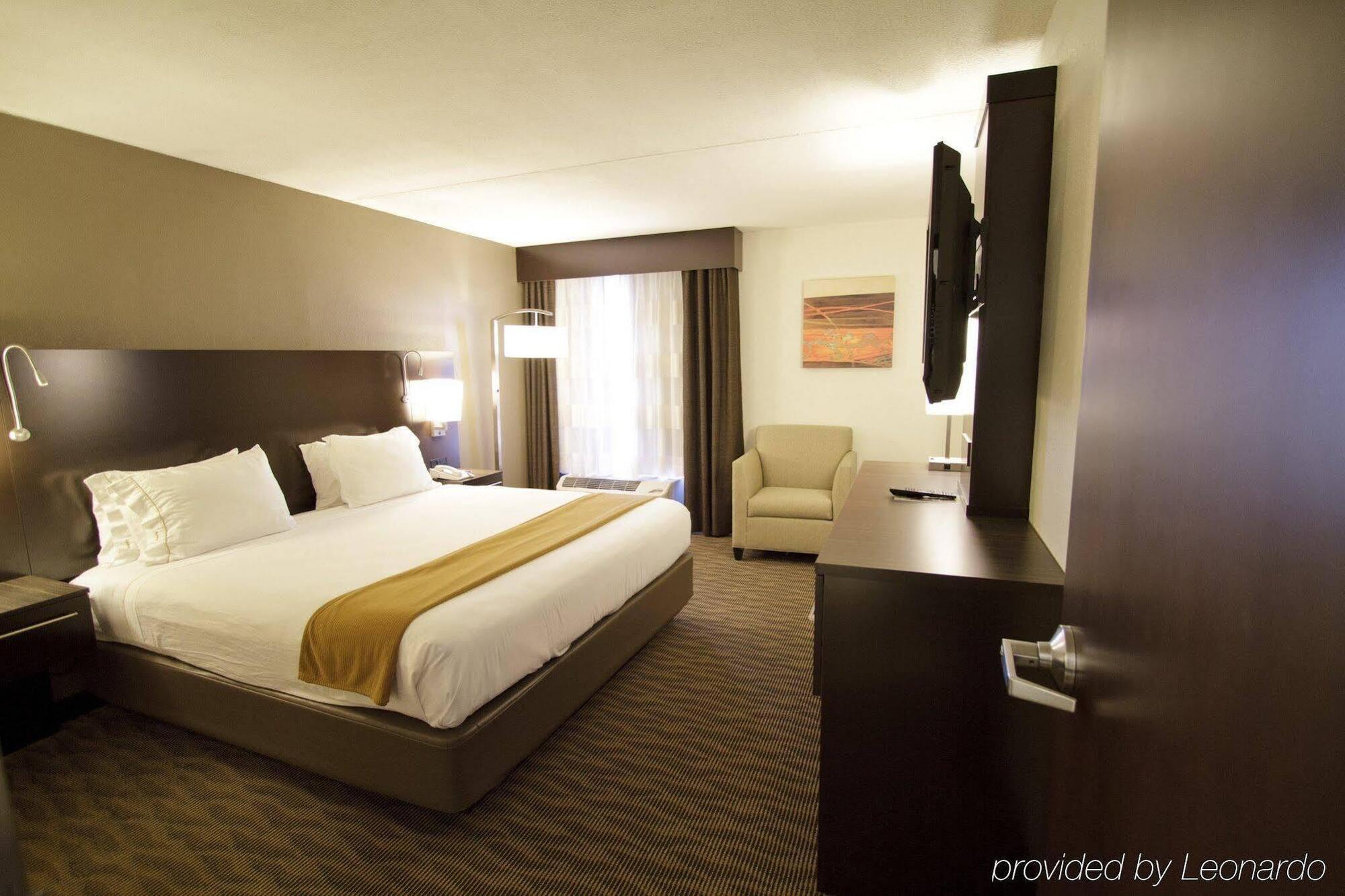 Holiday Inn Express Hotel & Suites Colby By Ihg Bagian luar foto